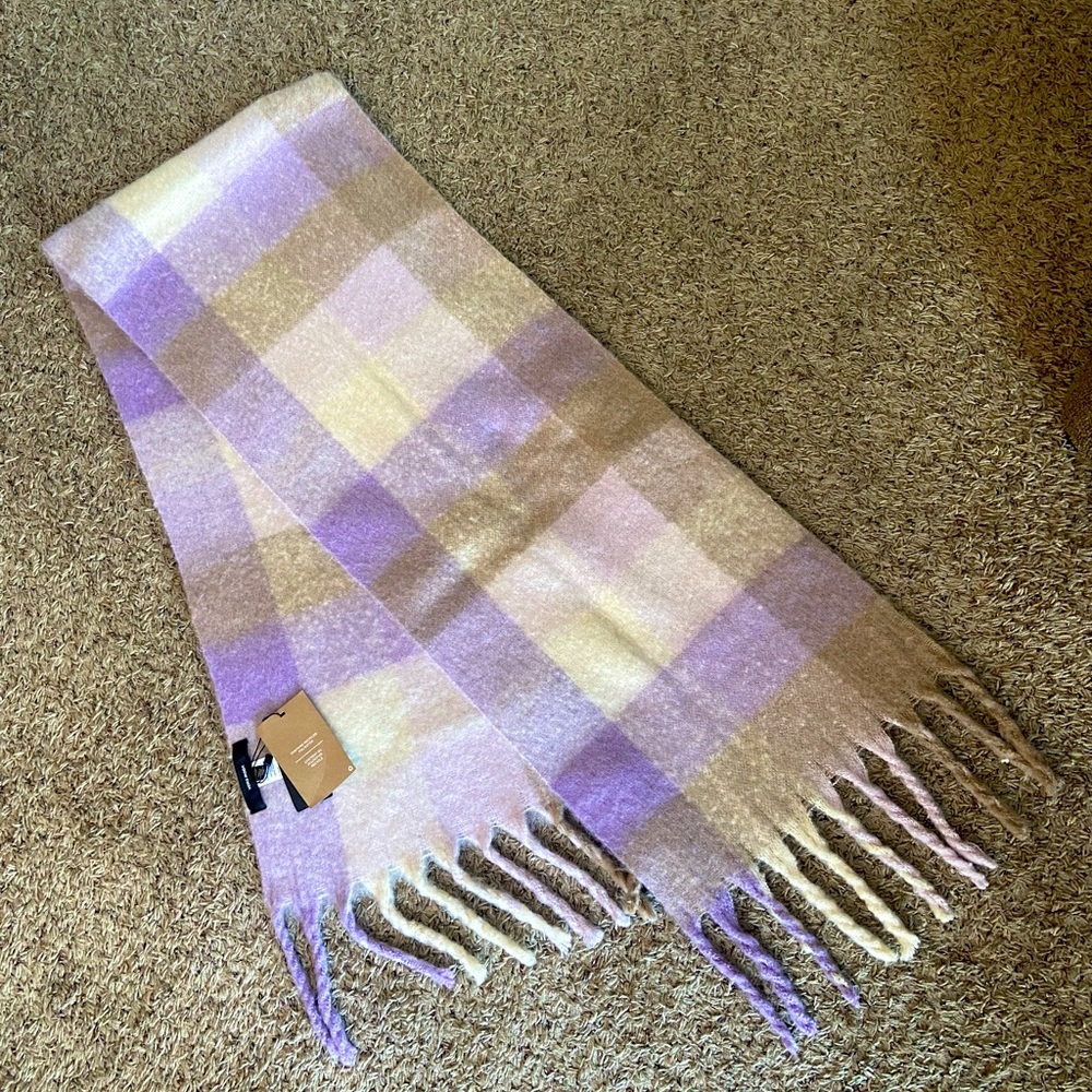 Vero Moda Scarf, New With Tags! 🧣